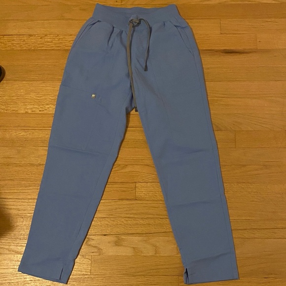 Fabletics ceil blue scrub set - Picture 4 of 8